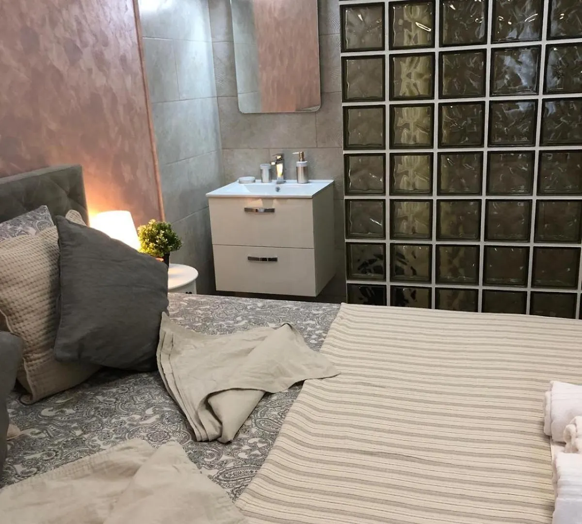 Apartament Centru Bucureşti 0*,  România