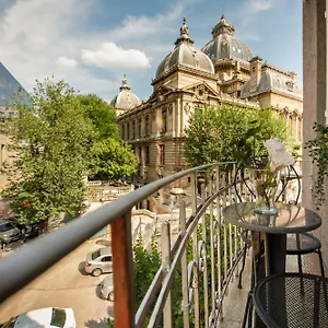 Centrally Located 2br With Balcony & Unique Design Apartament